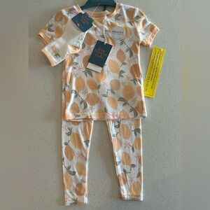 Tres Beau et Belle 2T Toddler girl BAMBOO
Viscose pajamas with matching socks